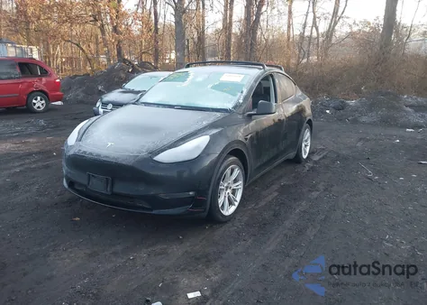 2023 Tesla Model Y Awd/Long Range Dual Motor All-Wheel Drive z USA, uszkodzony, nr VIN 7SAYGDEE1PF853810